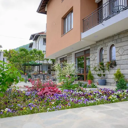 بيت ضيافة влахов ساباريفا بانيا