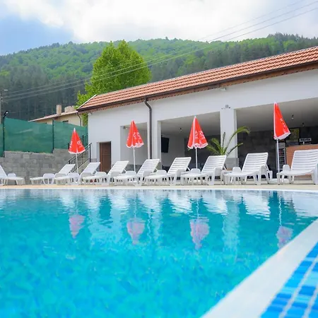 بيت ضيافة влахов ساباريفا بانيا